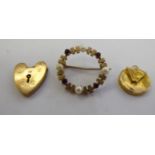 9ct gold jewellery: to include a laurel design brooch,