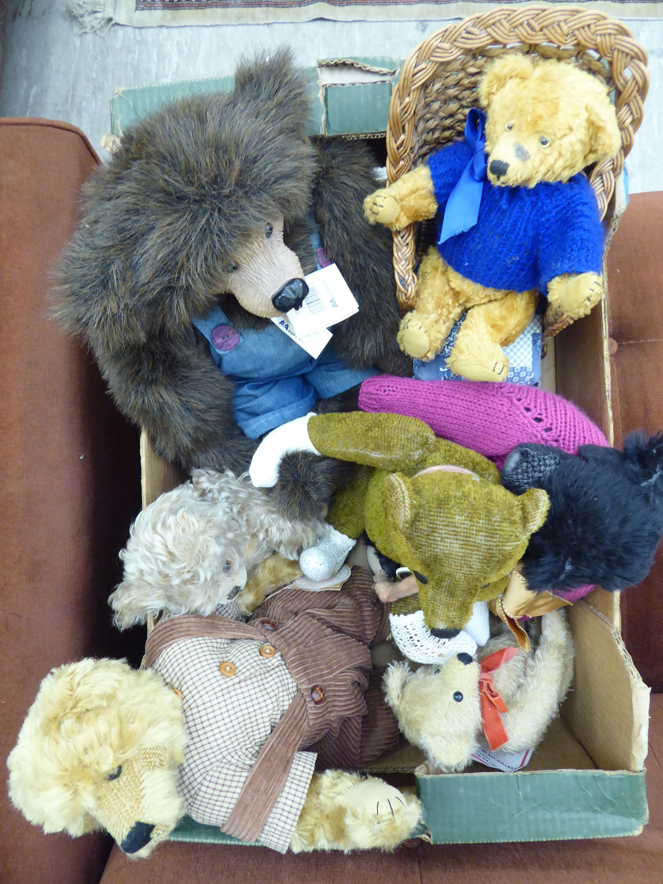 Collector's Teddy bears: to include an example by Kimbearlys 'Donnie' 14''h RAB