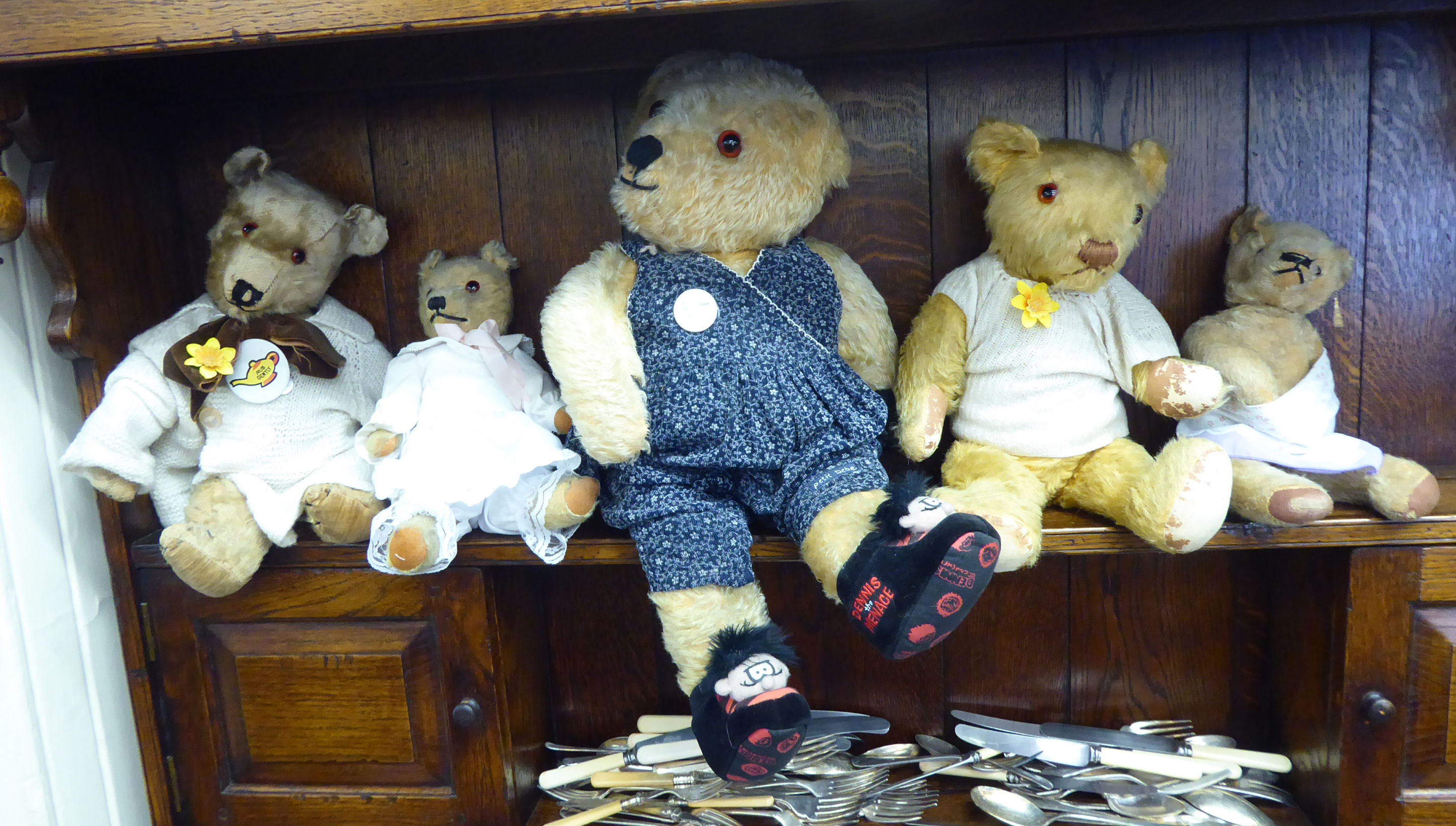 'Vintage' Teddy bears: to include a 1930s beige mohair example with mobile limbs 13''h RSM