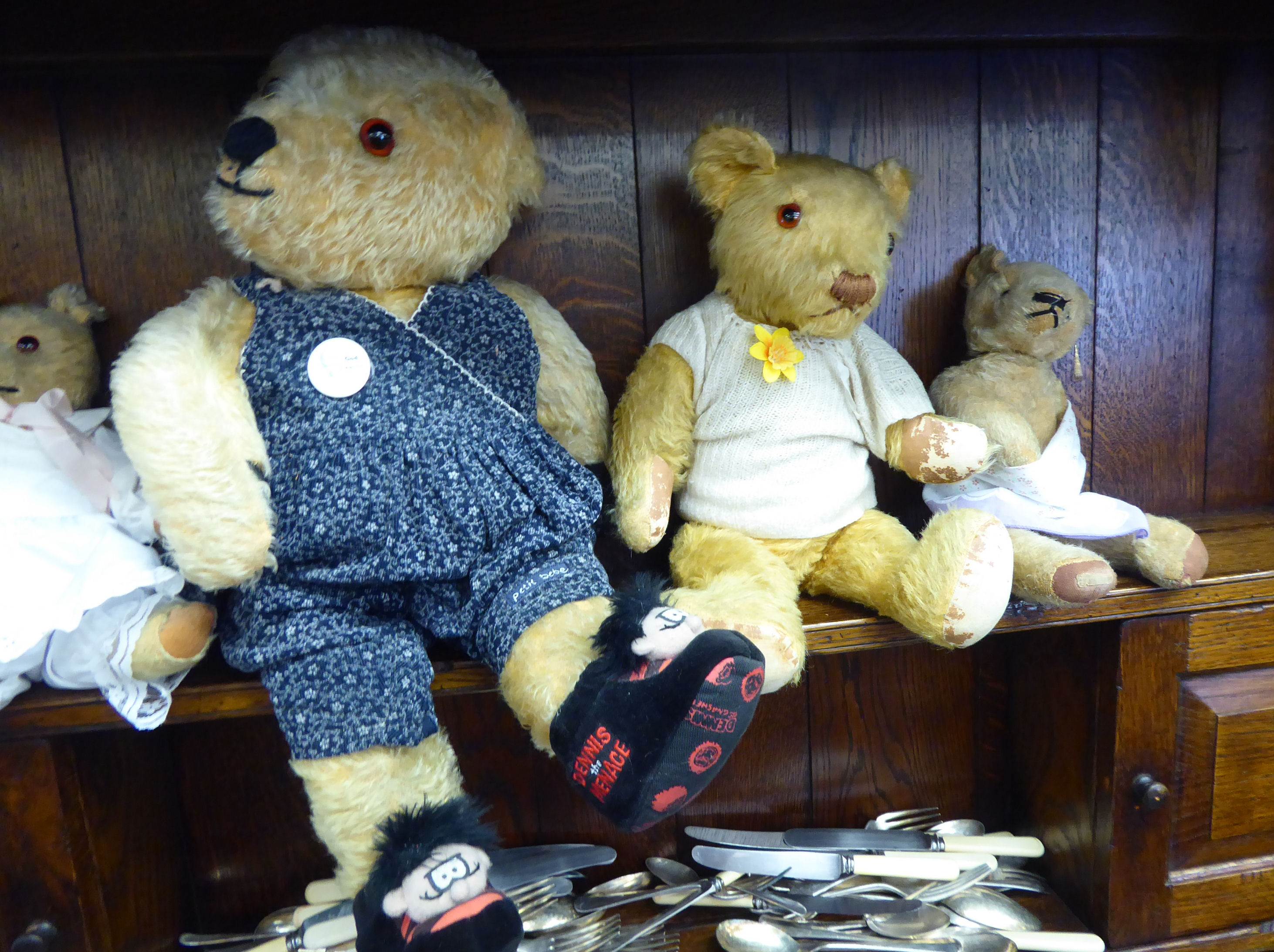 'Vintage' Teddy bears: to include a 1930s beige mohair example with mobile limbs 13''h RSM - Image 3 of 3