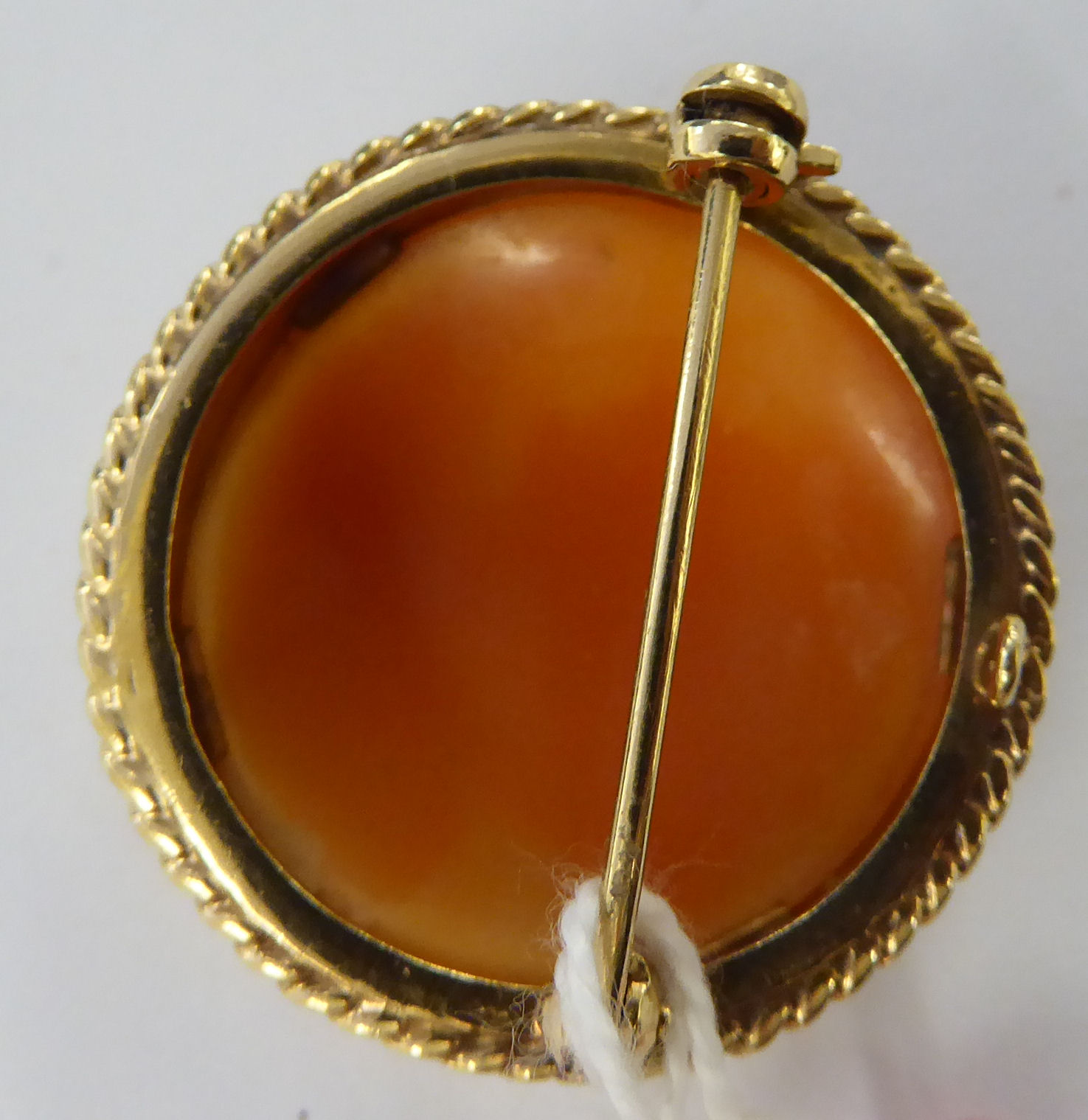 A 9ct gold cameo brooch 11 - Image 3 of 3