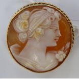 A 9ct gold cameo brooch 11