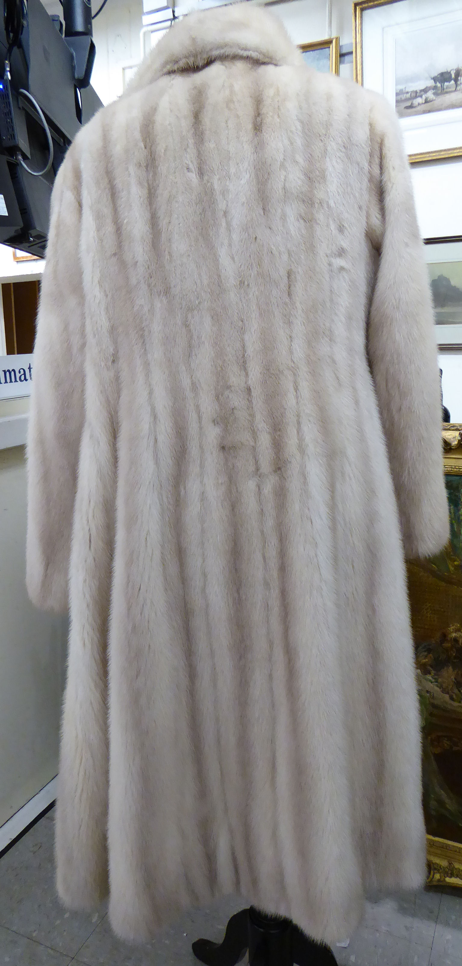 A pale blonde mink coat with a lapelled collar and satin lining bears the label of Siberian Fur - Image 5 of 6