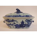An early 19thC Chinese porcelain sauce tureen and cover,
