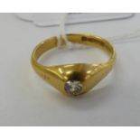 An 18ct gold gypsy style ring 11