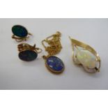 Gold and yellow metal jewellery: to include a pair of 9ct gold opal earrings 11