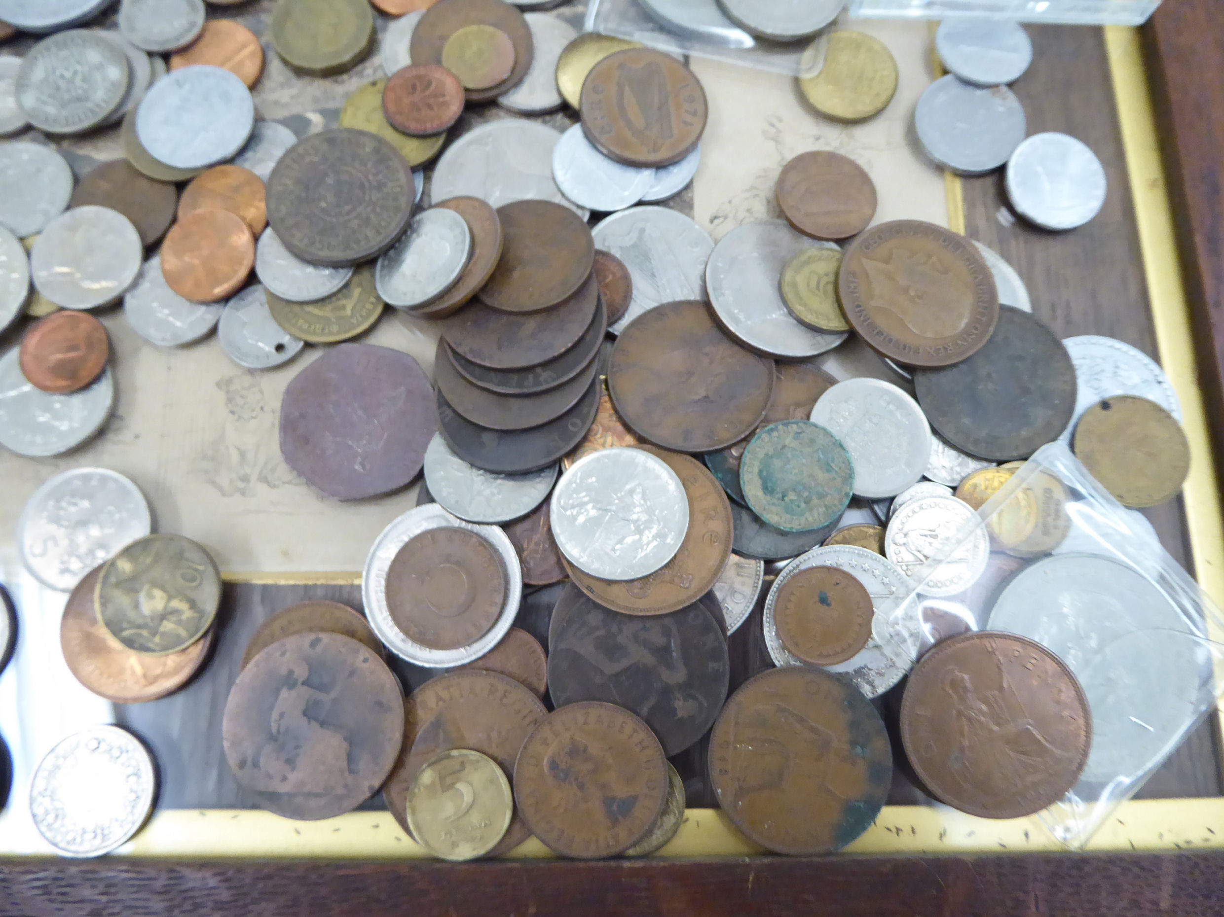 Uncollated British and foreign coins and banknotes: to include francs, cents, - Image 3 of 6