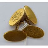 A pair of 18ct gold tablet design cuff links 11