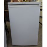 A Hotpoint fridge 33.5''h 23.