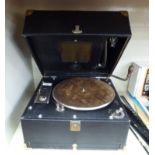 A 1930s Dulcetto table-top gramophone,