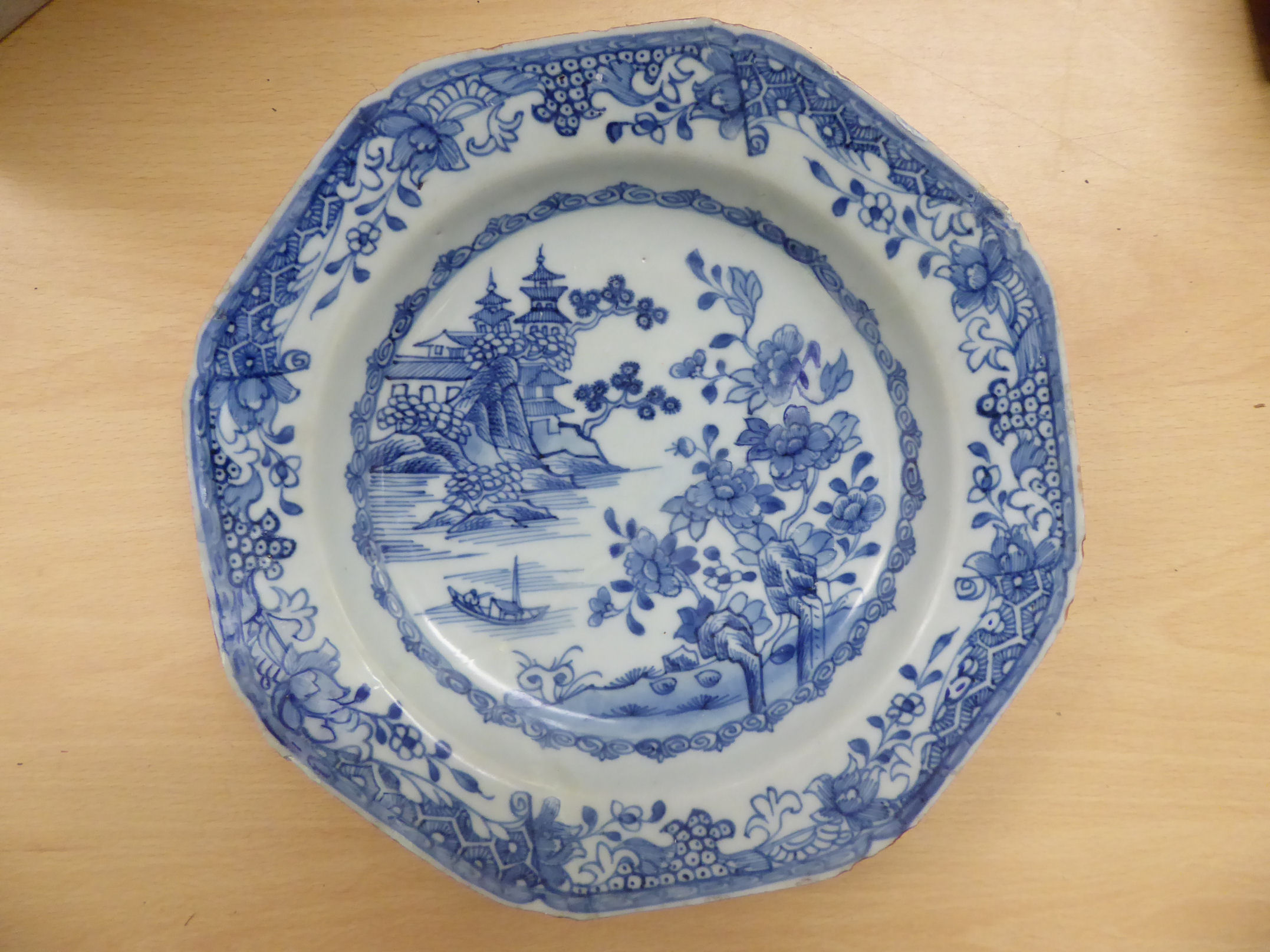 Oriental ceramics: to include a late 19thC Chinese porcelain octagonal plate, - Image 2 of 6