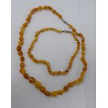 An amber coloured graduated bead necklace 11