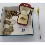 Items of personal ornament: to include an 18ct gold cluster ring,