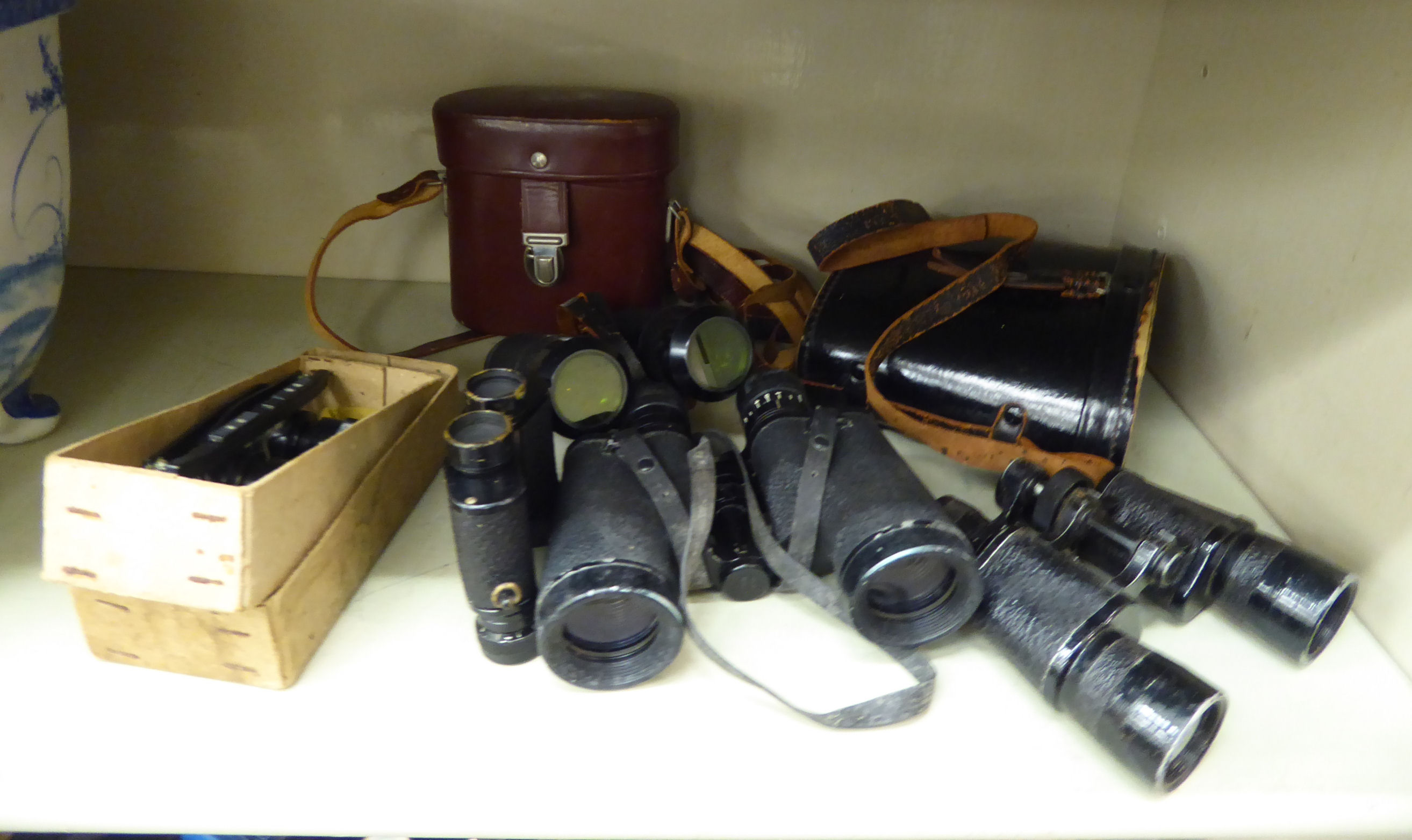 Early 20thC optical equipment: to include a pair of Tonelle binoculars OS6