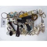 Costume jewellery and small collectables: to include silver examples 11