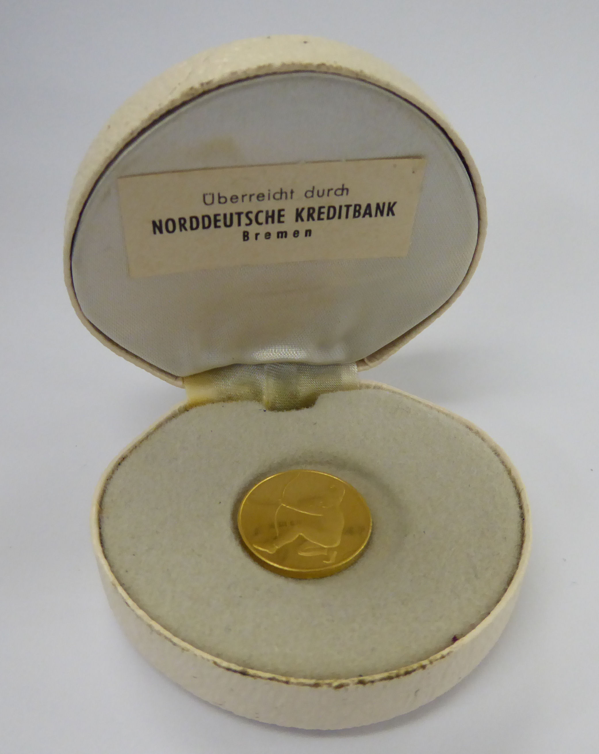 A 1972 Munich Olympic gold commemorative coin 11