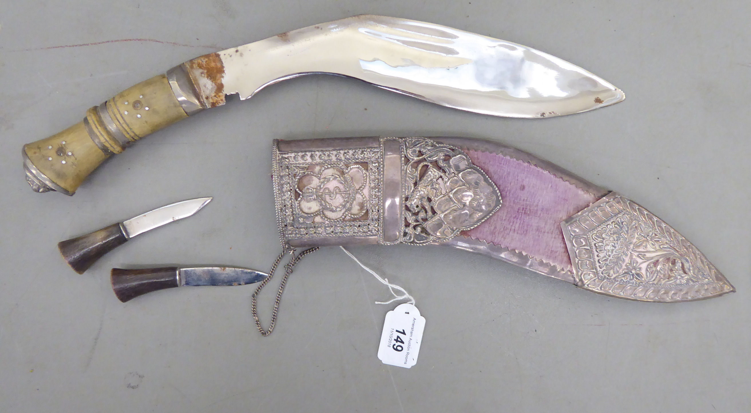 An early 20thC kukri with a two part horn handle,