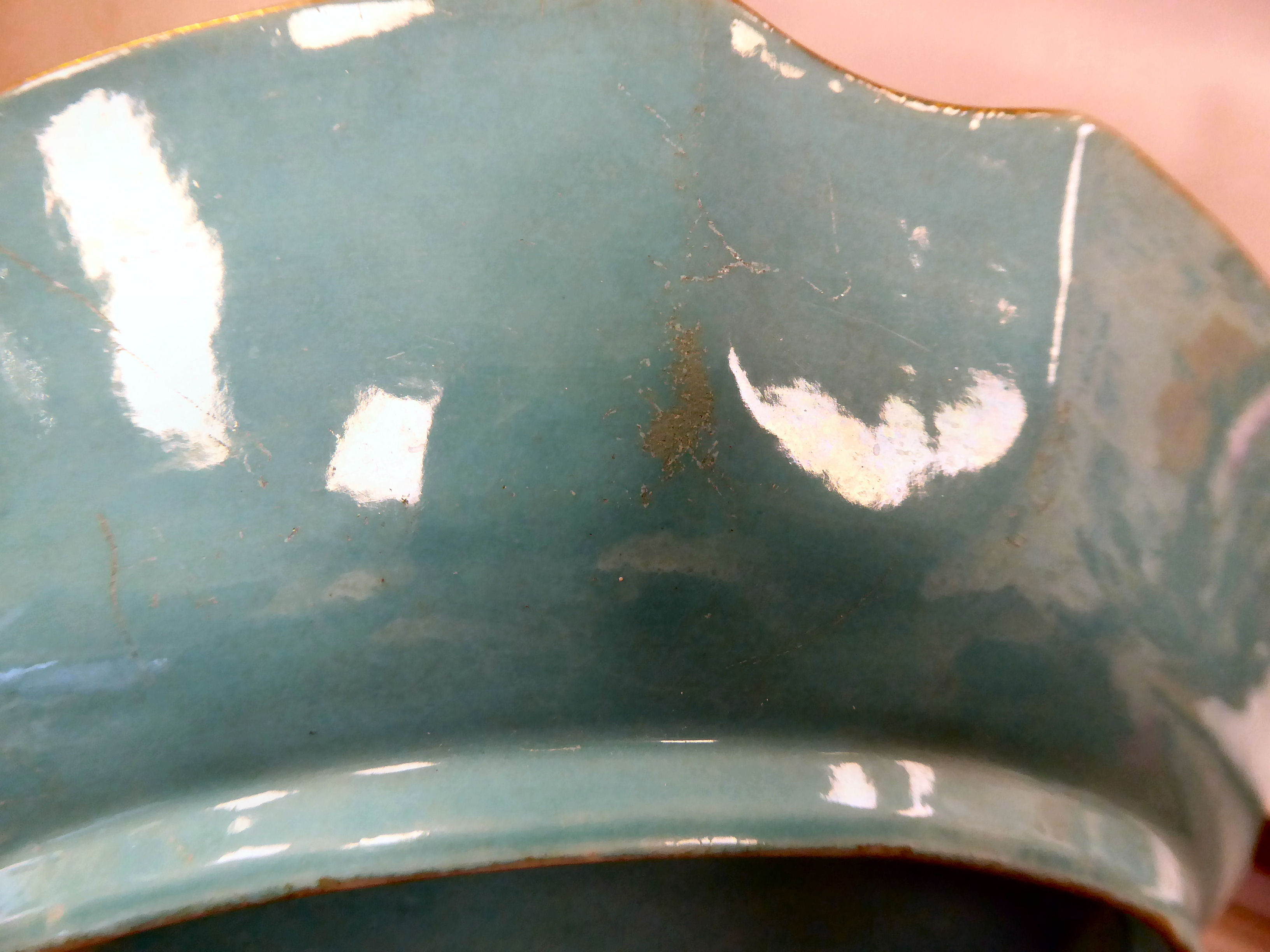 A Chinese Jiaqing period porcelain bowl, decorated with figures amongst crashing waves, - Image 10 of 14