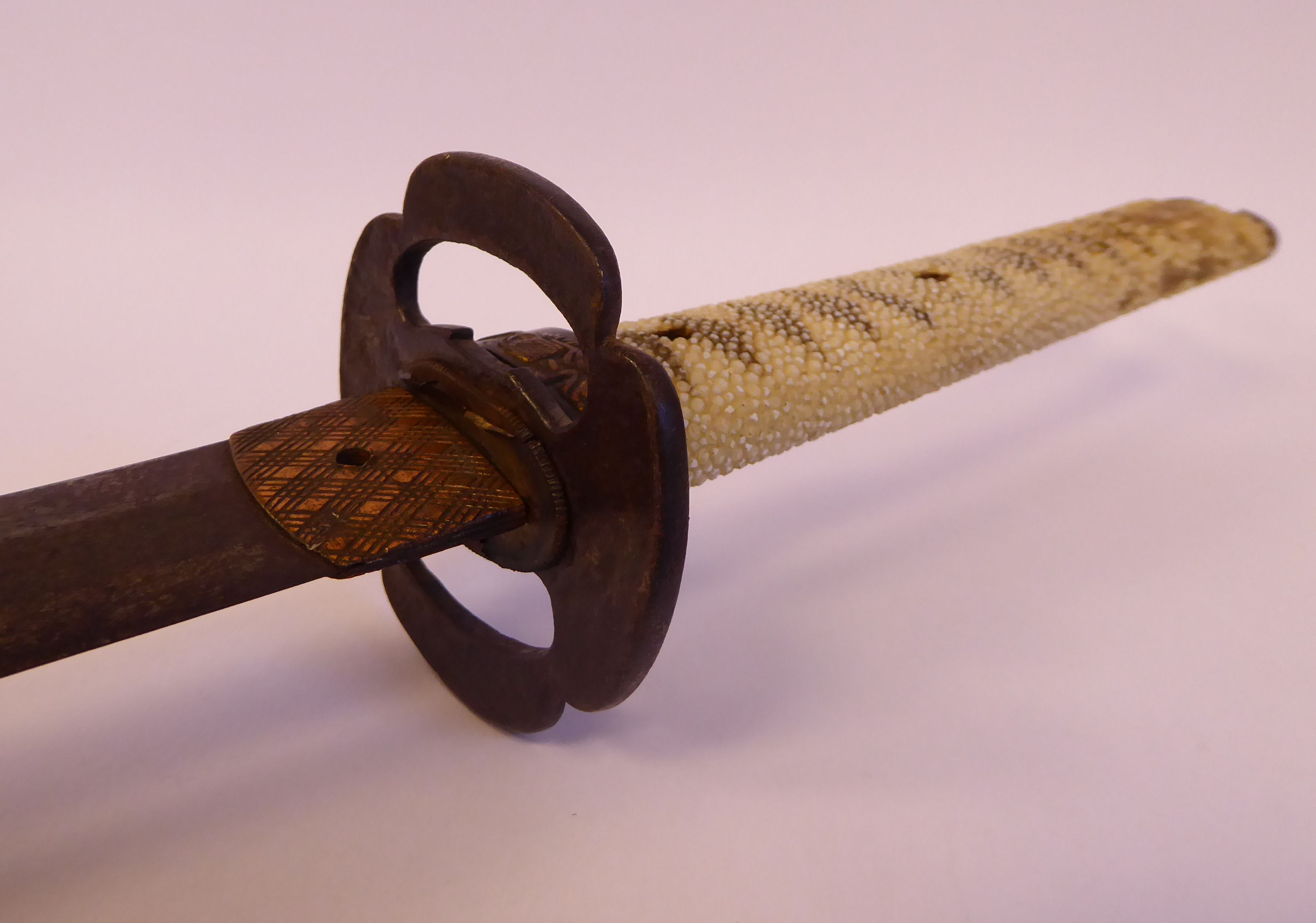A mid 19thC Samurai sword with a shagreen bound handle and cast bronze tsuba the blade 21''L - Image 4 of 10