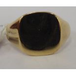 A 9ct gold (engraved) signet ring 11