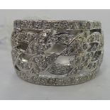 An 18ct white gold ring,