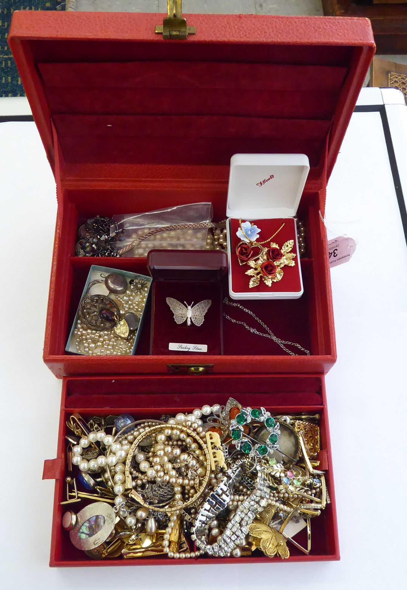 Costume jewellery: to include necklaces, brooches and bracelets,