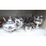 Silver plated tableware: to include fiddle and other patterned flatware OS9