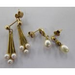 Two pairs of 9ct gold cultured pearl drop earrings 11