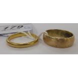 A 9ct gold wedding ring;