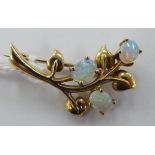 A gold coloured metal three stone claw set floral brooch 11