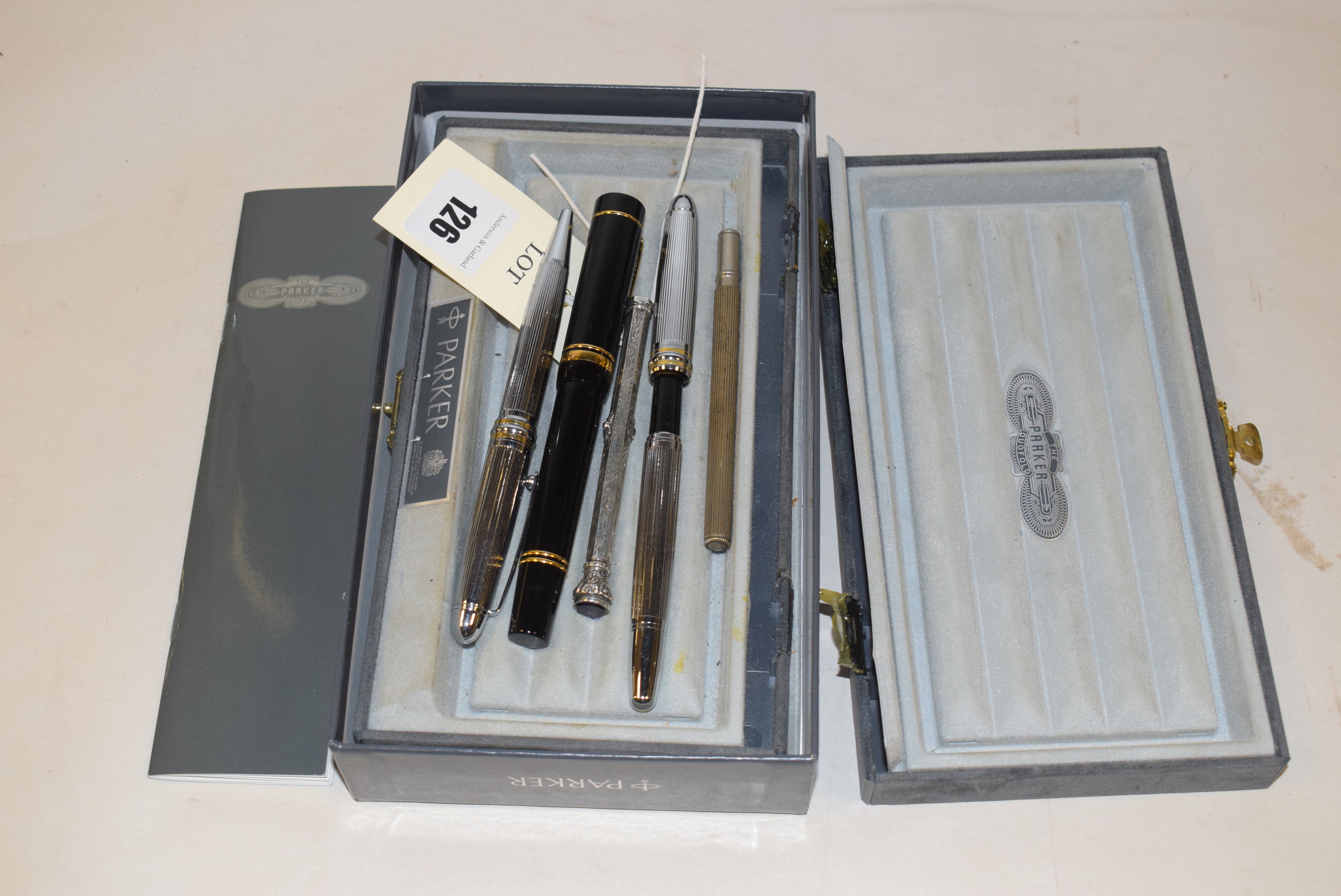 A Duofold Parker pen with 18ct.