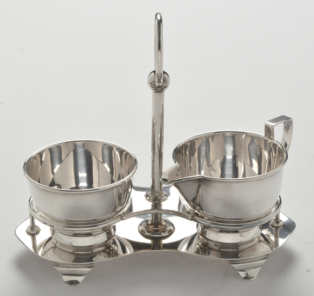 An Edward VIII cream jug and sugar bowl on stand, by Robert Pringle & Sons, London 1936, 16.7oz.