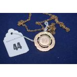 A 9ct. yellow gold wreath pattern fob pendant, 9.2grms.