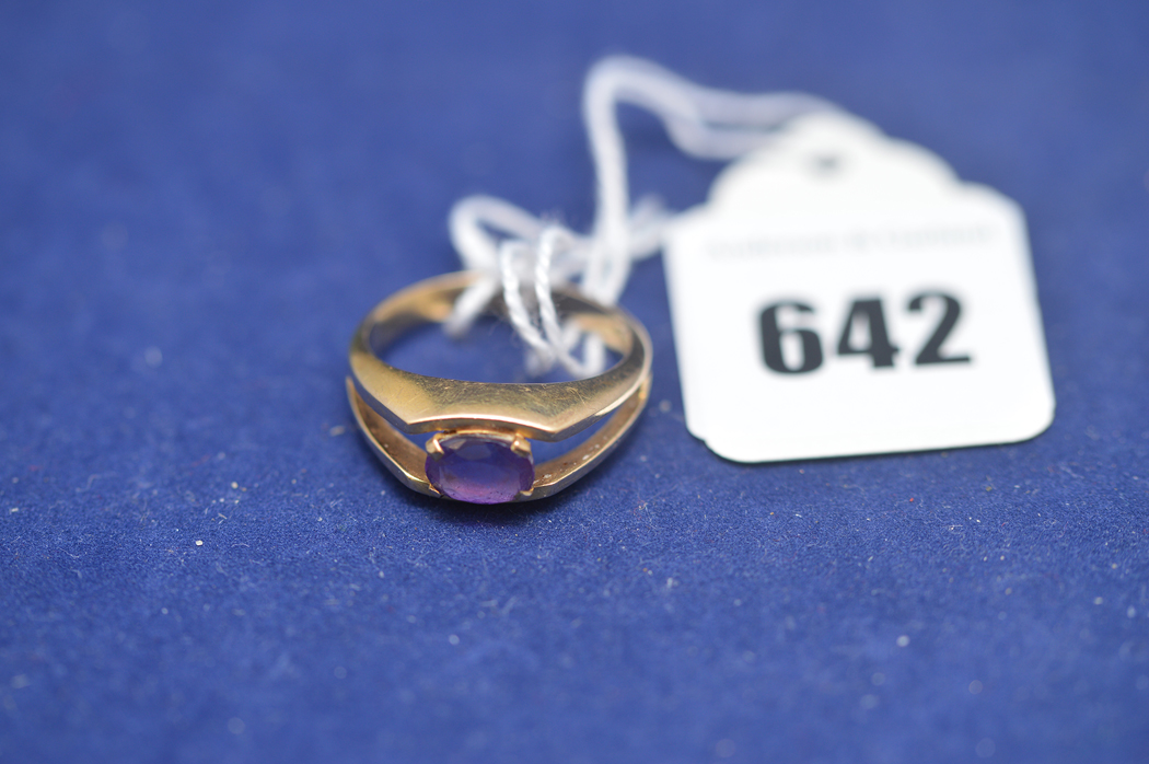 A 9ct. yellow gold ring set with amethyst, ring size P, 3.7grms gross.