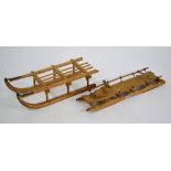 A finely-made carved wood model vintage bobsleigh with working steerage and brakes, 19 cm long,