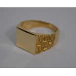 A gentleman's 9ct yellow gold signet ring, approx 9.