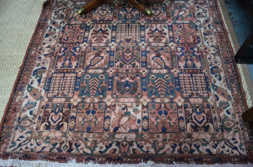 Persian Bakhtiari carpet 314 x 168 cm - Image 2 of 4