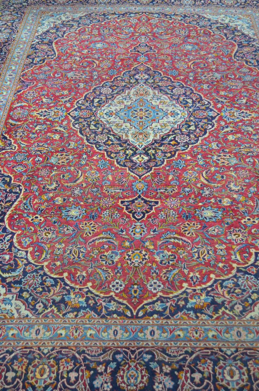 An old Persian Kashan carpet, traditiona - Image 2 of 5