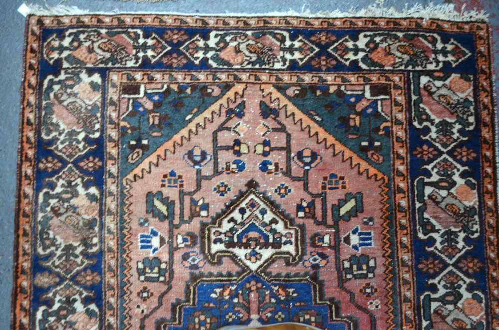 An antique Persian Brojerd rug, 159 x 90 - Image 2 of 3