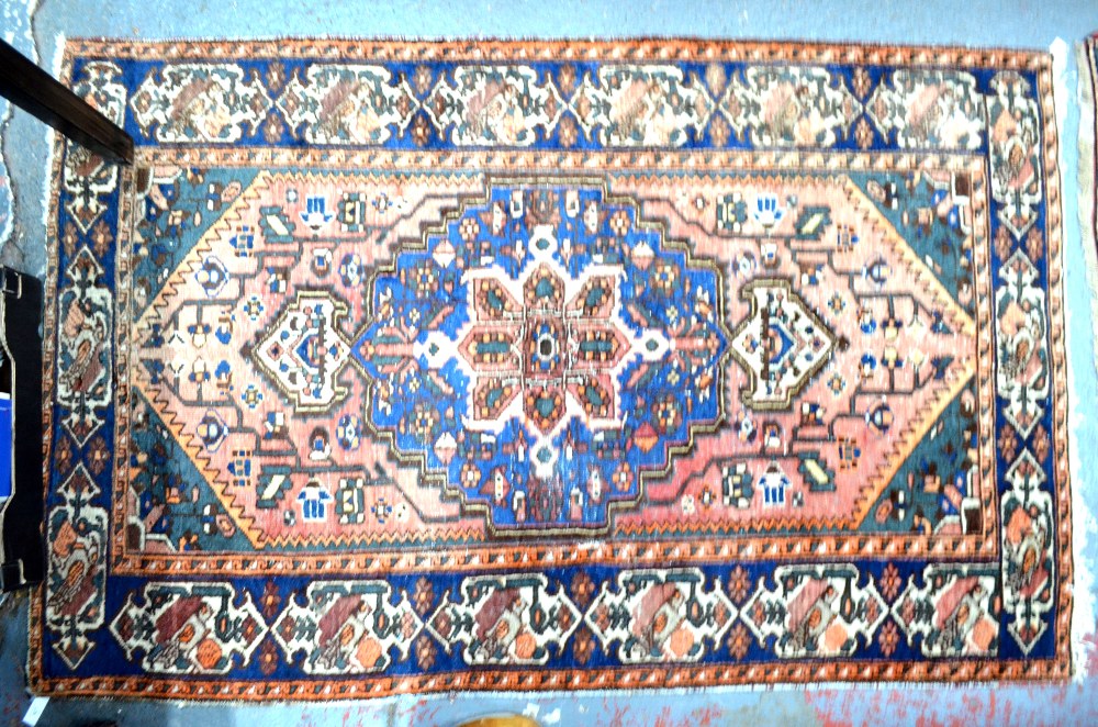 An antique Persian Brojerd rug, 159 x 90