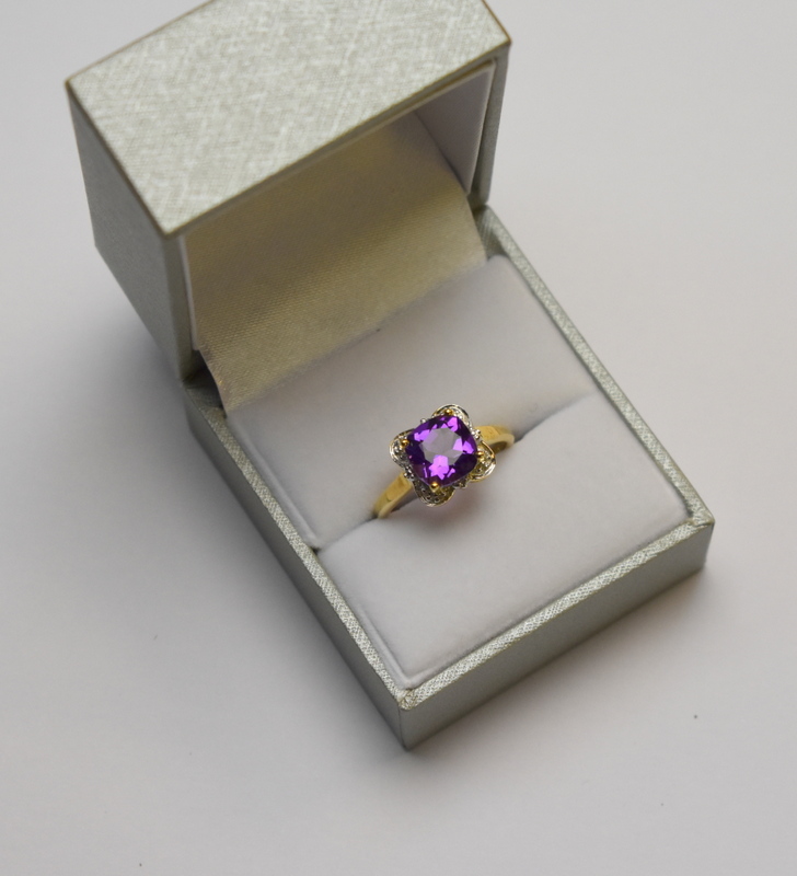 A square cut amethyst ring having small - Image 2 of 3