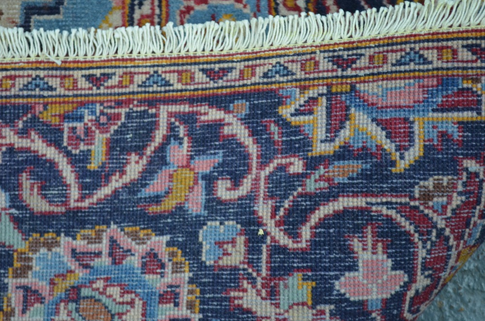 An old Persian Kashan carpet, traditiona - Image 5 of 5