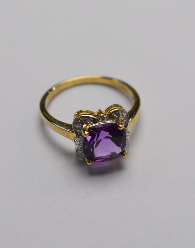 A square cut amethyst ring having small - Image 3 of 3