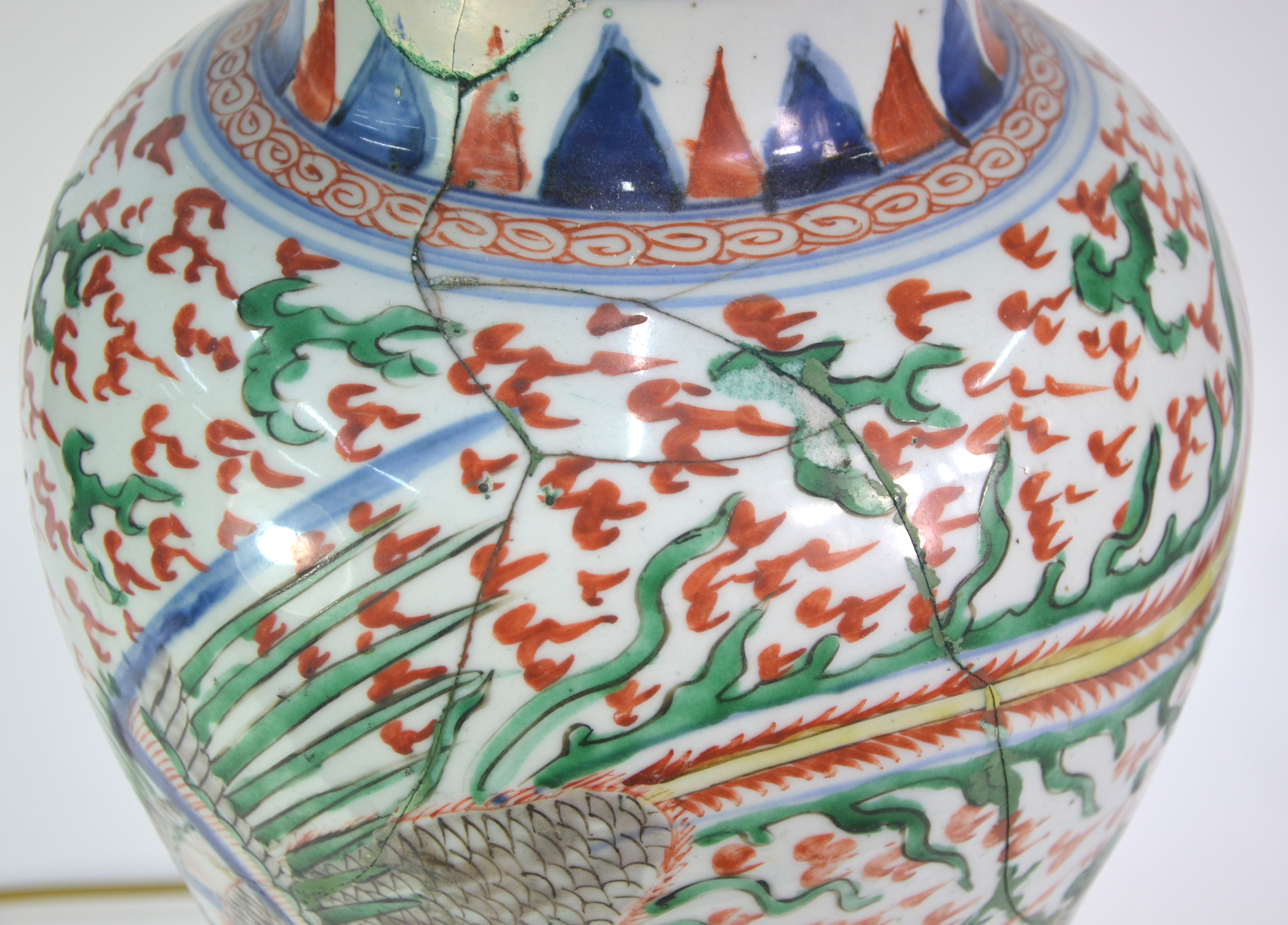 A wucai oviform vase, decorated in underglaze blue, aubergine, yellow, orange and green with a - Image 5 of 9