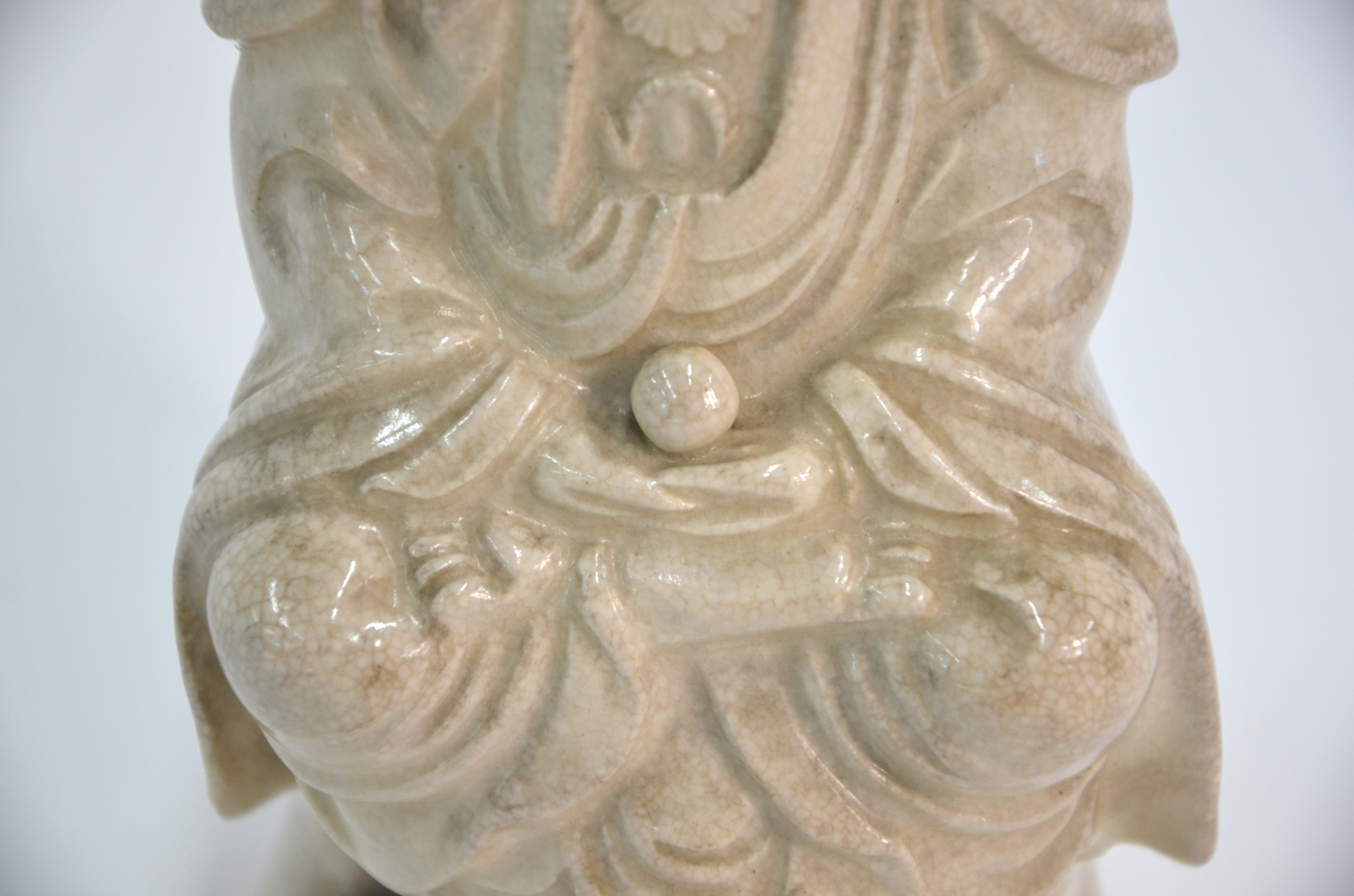 A blanc-de-chine style figure of Guanyin, the Bodhisattva of Mercy; seated in dhyanasana on a - Image 4 of 8