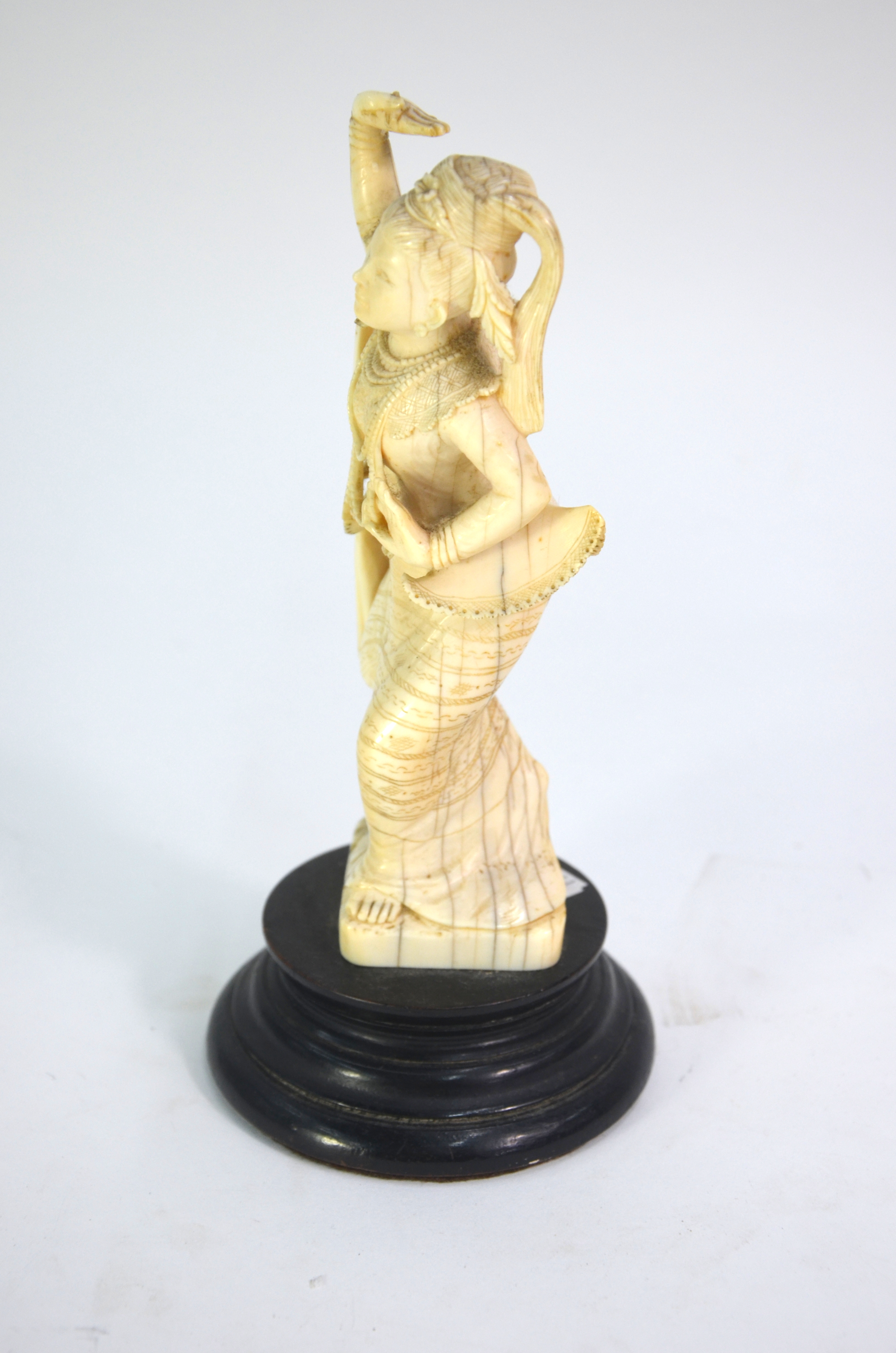 Two Burmese or other South East Asian ivory figures; each one carved as a dancer, the taller 18 cm - Image 7 of 10