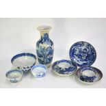 Seven pieces of Chinese Export blue and white porcelain, comprising: a bowl, 14 cm diameter; four