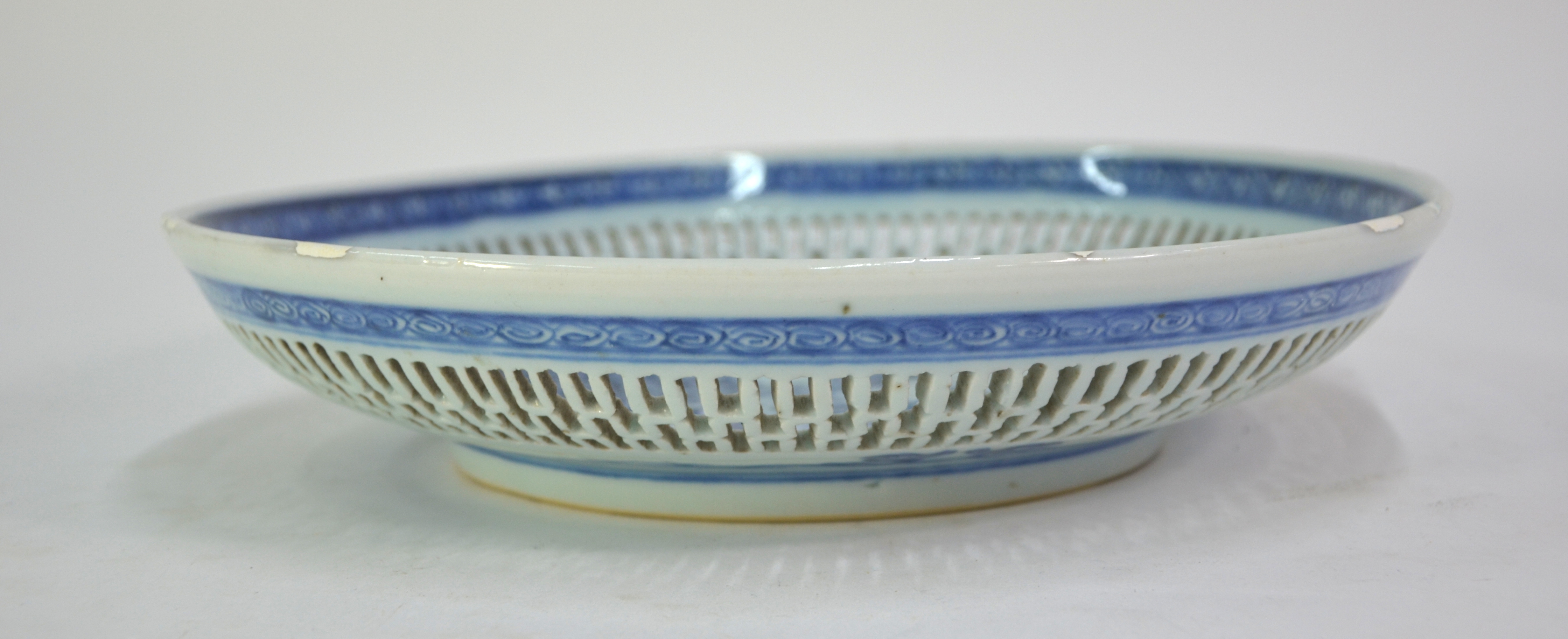 A blue and white dish of circular form with reticulated rim; decorated with a fisherman in a - Image 6 of 6