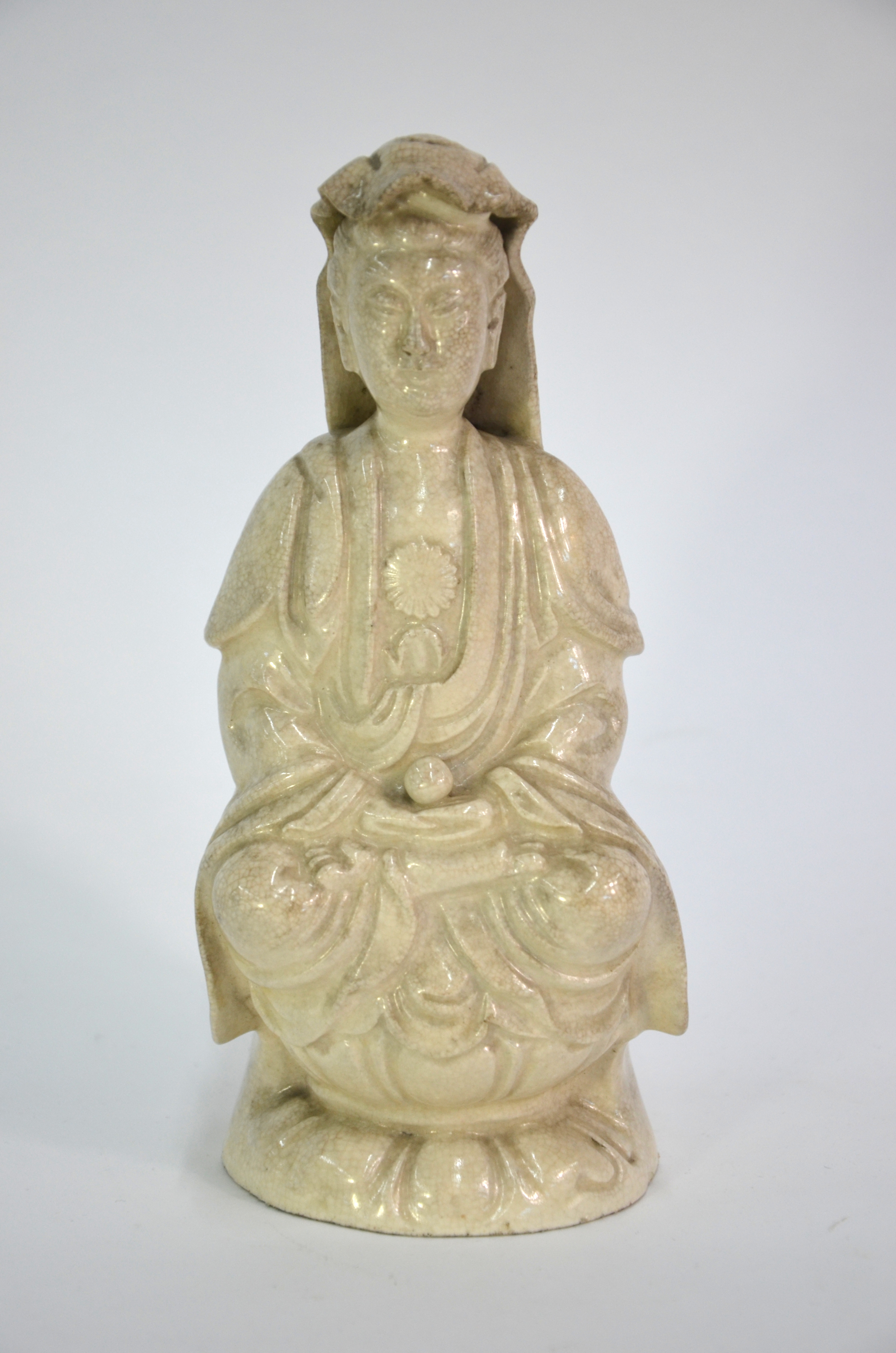 A blanc-de-chine style figure of Guanyin, the Bodhisattva of Mercy; seated in dhyanasana on a - Image 3 of 8