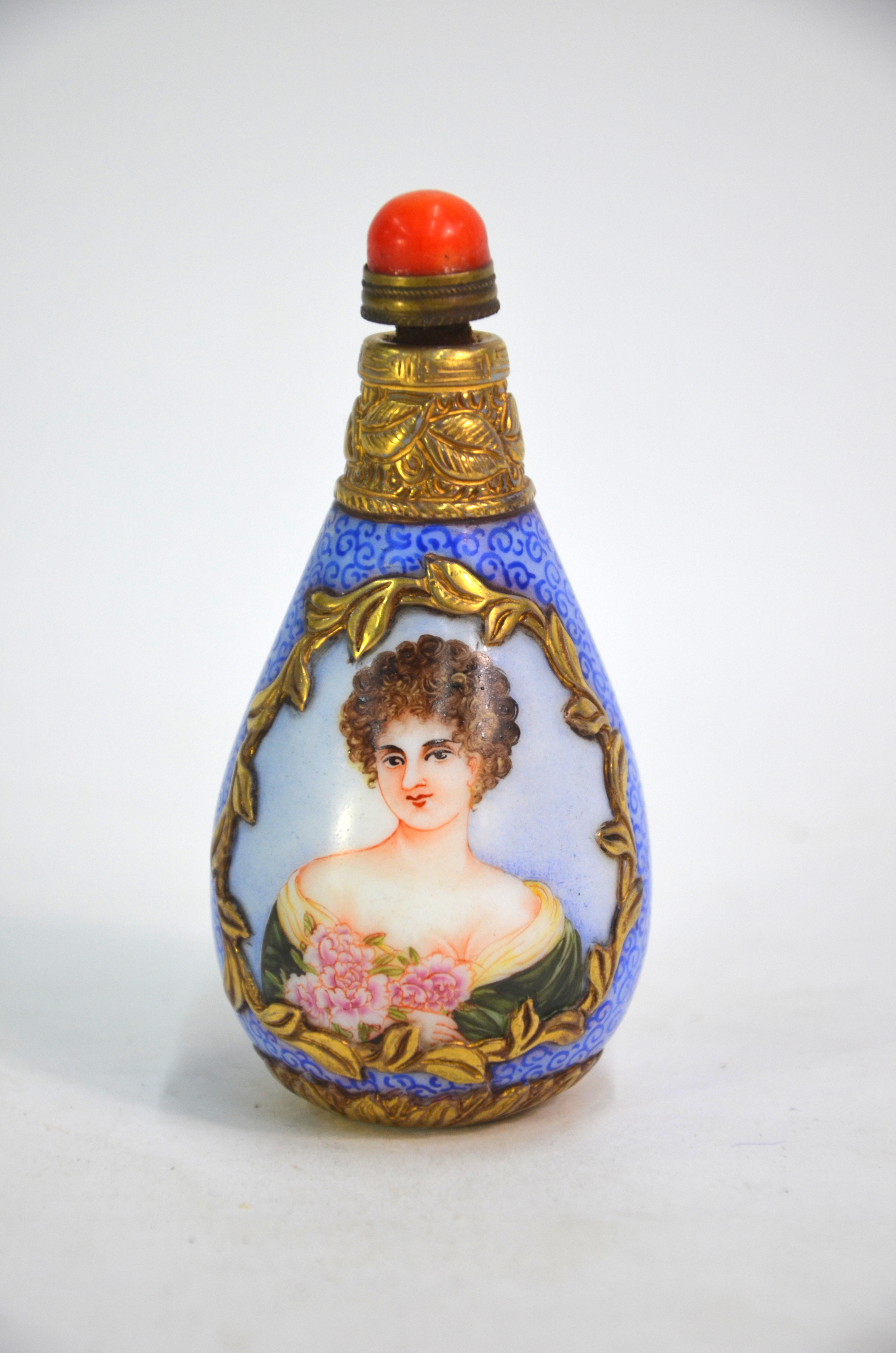 A famille rose Chinese snuff bottle, decorated with two European beauties; the base with Qianlong